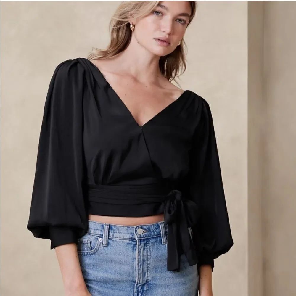 Banana Republic CROPPED
WRAP BLOUSE